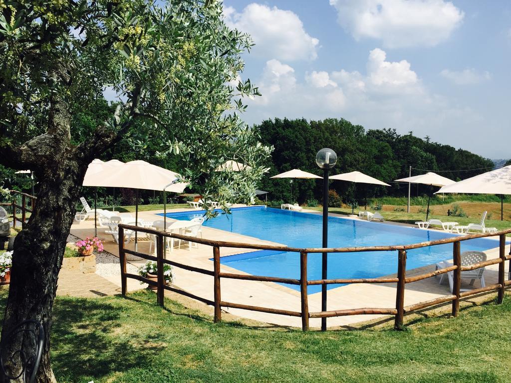 Agriturismo Nociquerceto Tarano Rum bild