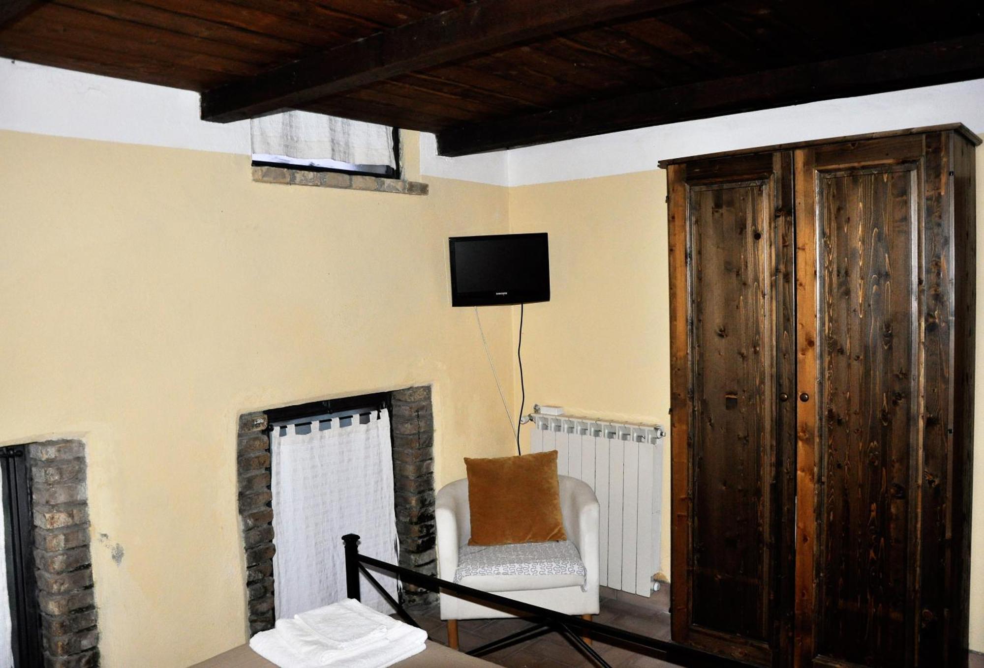 Agriturismo Nociquerceto Tarano Rum bild