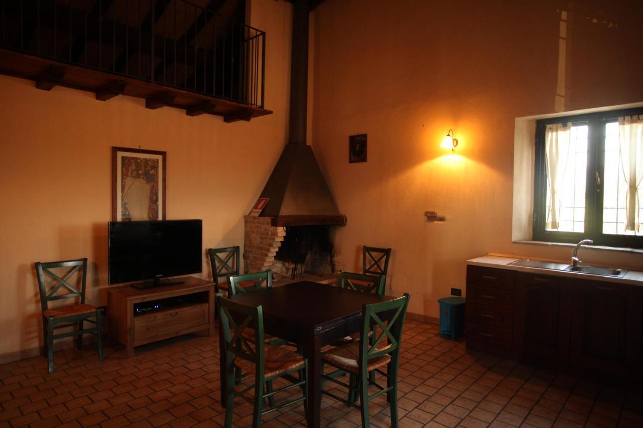 Agriturismo Nociquerceto Tarano Rum bild